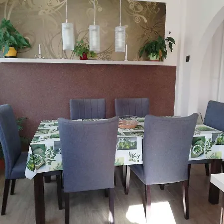 - Balaton 18030 Balatonberény