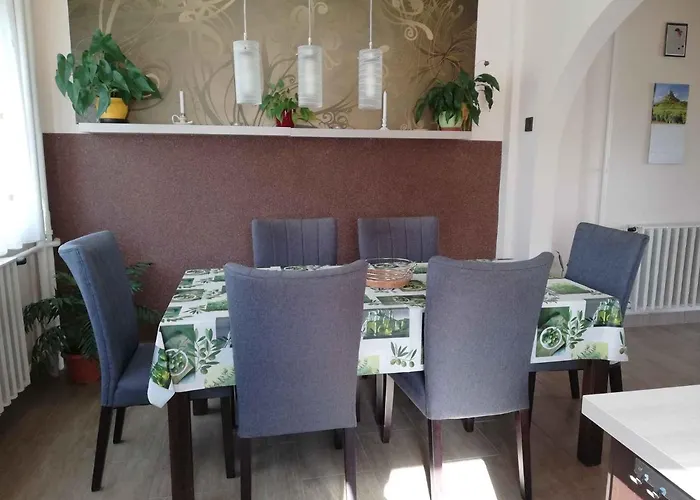 - Balaton 18030 Balatonberény