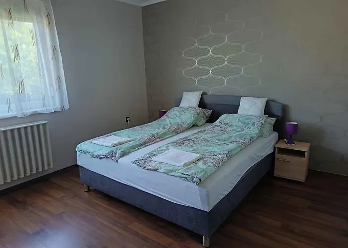 - Balaton 18030 Feriehus *